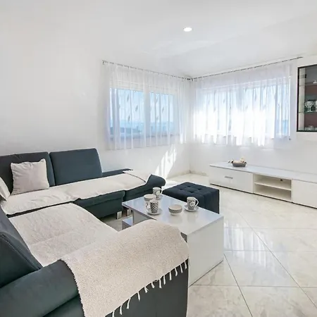 Laura Apartmán Makarská