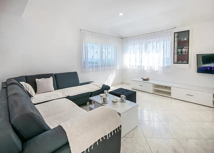 Laura Apartman Makarska