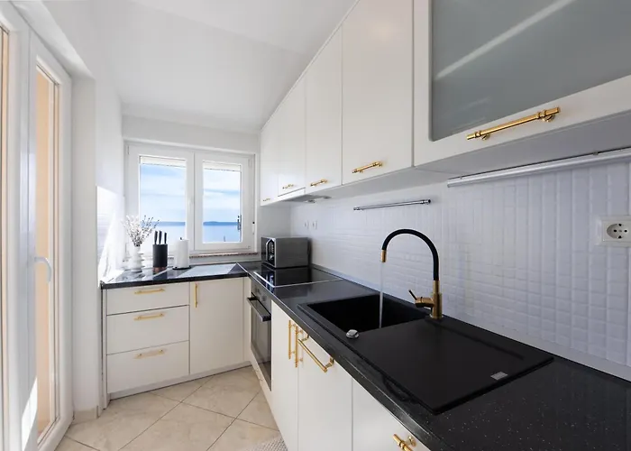 Laura マカルスカ