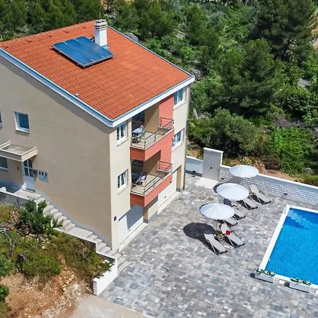 Laura Apartament