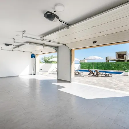 Laura Apartment Makarska