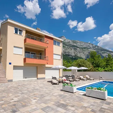 Laura Apartament *