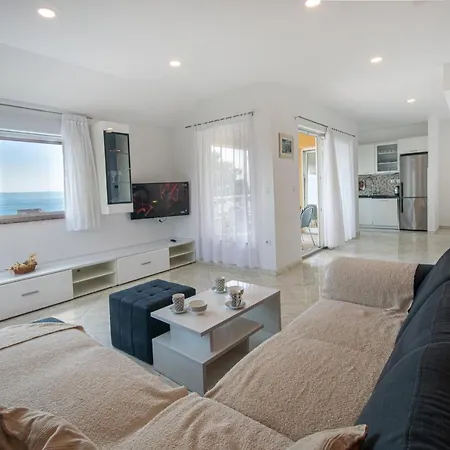 Laura Apartment