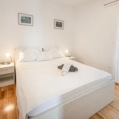 Laura Apartment