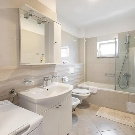 Laura Apartament