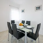 Apartment Laura Makarska