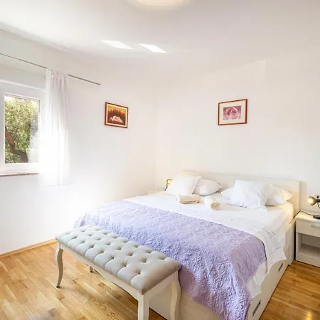 Laura * Макарска